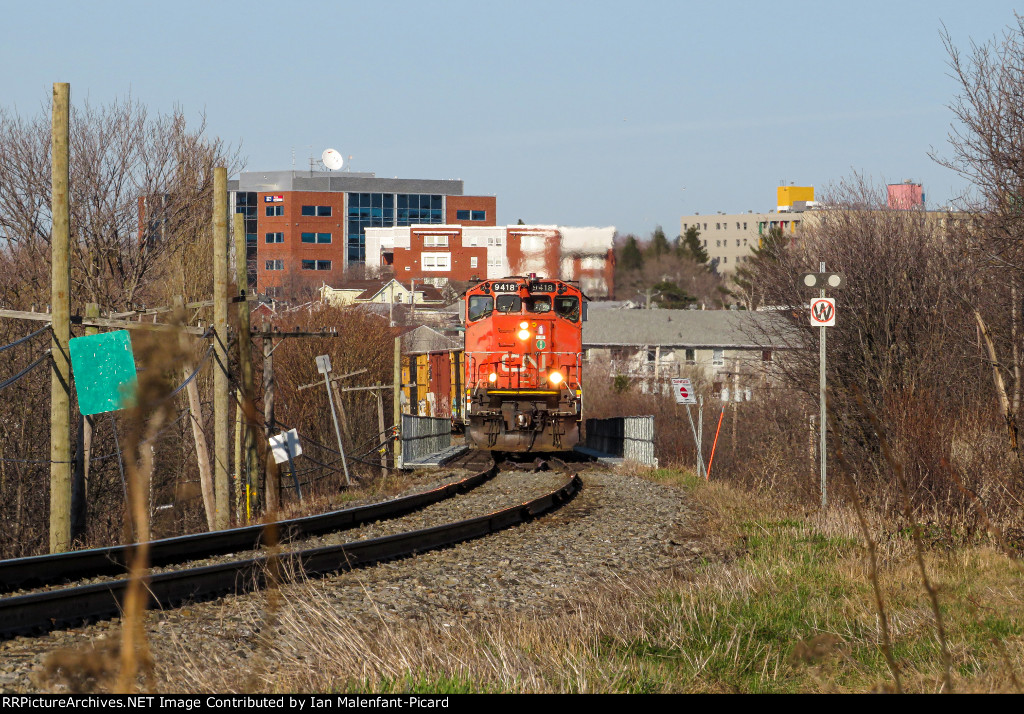 CN 9418 leads 559 across Rimouski River